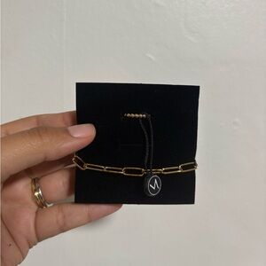 Mejuri bracket and‎ ring